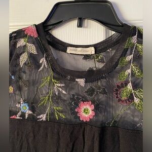 Black flower shirt pebble and stone medium